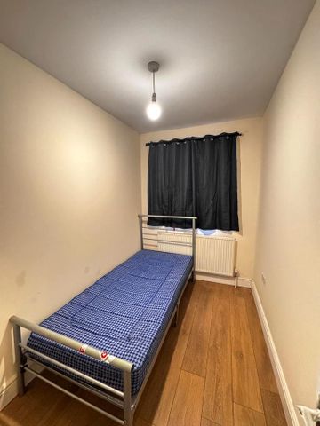 4 bedroom semi-detached house to rent - Photo 5