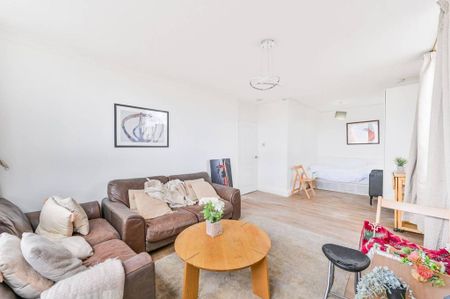 3 bedroom flat to rent - Photo 3