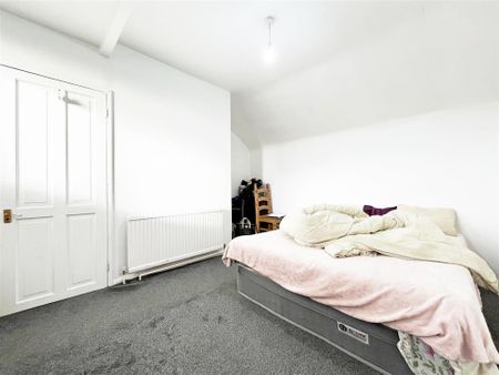 3 bedroom Terraced House to rent - Photo 4