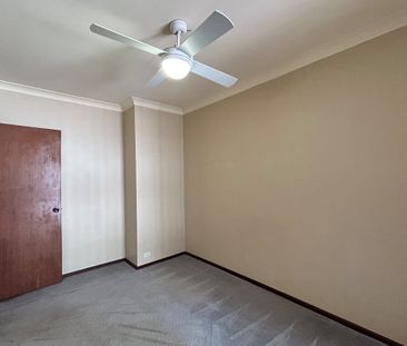SPACIOUS FAMILY HOME IN PRIME LOCATION - Photo 4