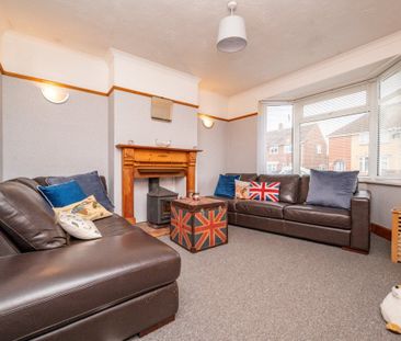 3 bedroom semi-detached house - Photo 5