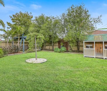 Family-Friendly Home with Solar Panels in an ideal location *Availa... - Photo 2