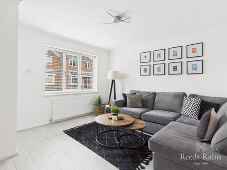 3 bedroom semi-detached house to rent - Photo 5