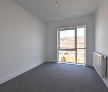 Well presented 3 bedroom detached house situated at the prestigious... - Photo 6