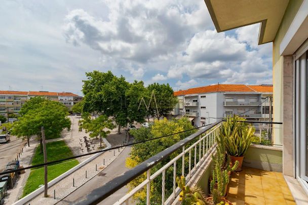 Apartment T3 in Laranjeiro e Feijó, Almada - Photo 1