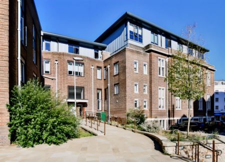 Classic Smaller 1-Bed Apartment - Park View - Photo 5