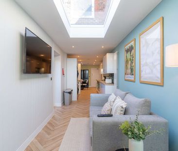 LUXURIOUS, BRAND NEW, STYLISH DOUBLE ROOM WITH EN-SUITE NOW AVAILAB... - Photo 2