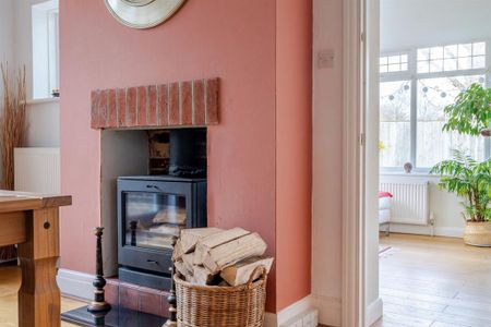5 bedroom detached house to rent - Photo 2