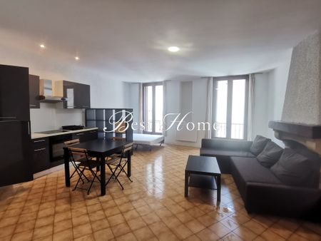 A louer, Nîmes aux Carmes, proche facultés, grand studio meublé de 42 m² au 1er étage - Photo 2