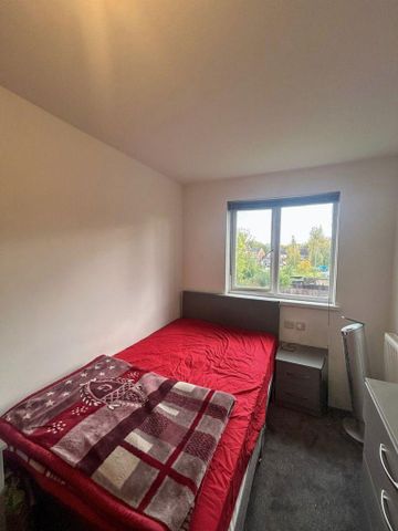 1 bedroom in a house share to rent - Photo 5