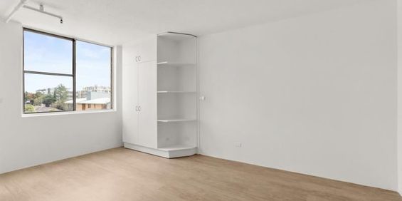 Studio Aparmtent in the Heart of Bondi! - Photo 3