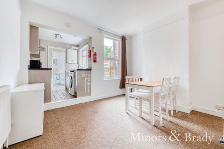 4 bedroom terraced house to rent - Photo 2