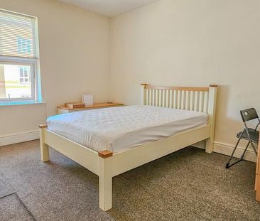 3 bedroom terraced house to rent - Photo 6