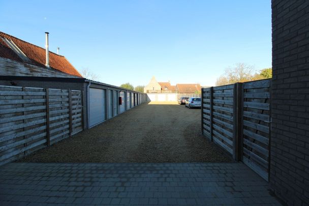 Gelijkvloers appartement met 1 slaapkamer en ruime garage te Staden - Foto 1