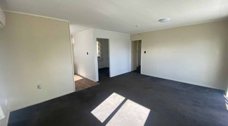 4-Bedroom Home in Red Hill with Modern Kitchen and Single Garage and Pets Allowed! - Photo 2