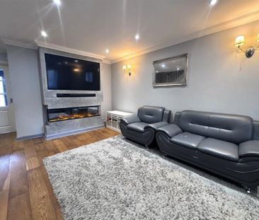 3 Bedroom Terraced To Let - Photo 3