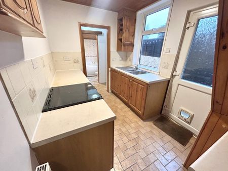 3 bedroom end of terrace house to rent - Photo 4