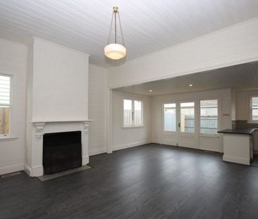 Charming Three-Bedroom Victorian Cottage - Photo 1