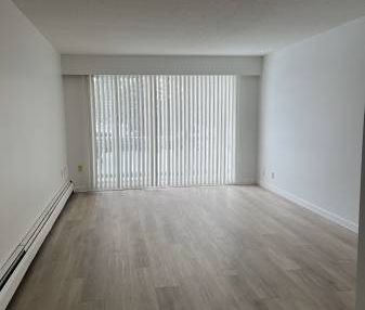 Ground Floor 1 Bed/1 Bath - Central White Rock - Photo 1