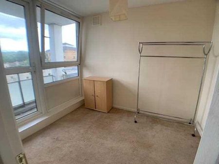 3 bedroom flat to rent - Photo 2