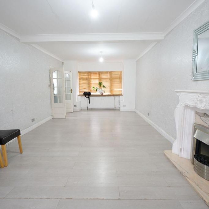 4 bedroom semi-detached house to rent - Photo 1