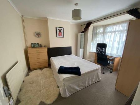 Northcote Road, SO17 - Photo 3