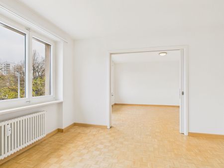 Attractive and very large 173m2 duplex apartment in Allschwil, BL - 24 months limited until the end of 2027 - Photo 2