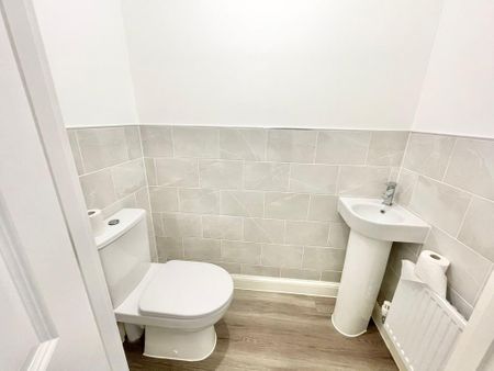 1 bedroom in a house share to rent - Photo 4