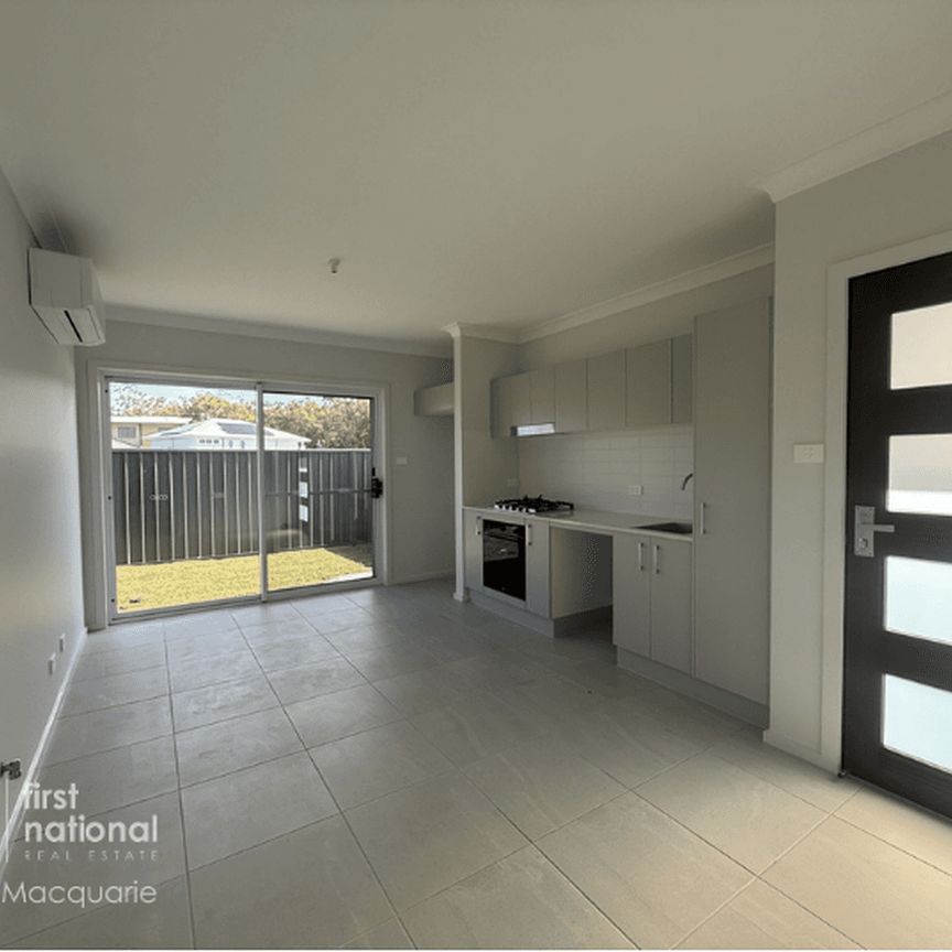 COZY & MODERN UNIT IN EDGEWORTH - Photo 1