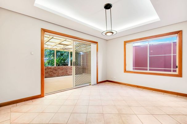 Sun-Filled, Two Level Four (4) Bedroom Family Home With A Large All Weather Private Entertainment Patio And Resort Style Pool, Ultra Convenient Locati - Photo 1