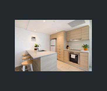 Stylish One-Bedroom Apartment in Prime Broadbeach Location - Photo 4