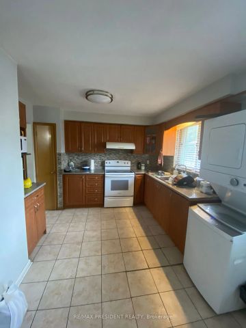 Detached Home For Lease | W9038936 - Photo 5