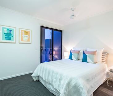 EXECUTIVE STYLE - TOP FLOOR - 2 BEDROOM APARTMENT - Photo 6