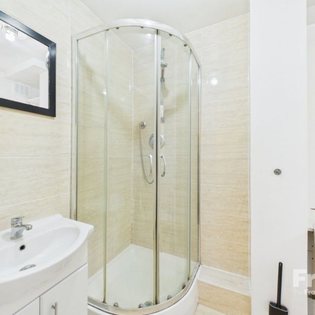 Courtlands, Maidenhead, Berkshire,SL6 - Photo 1