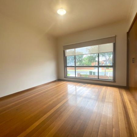 Spacious Family Home in a Prime Location - Photo 5