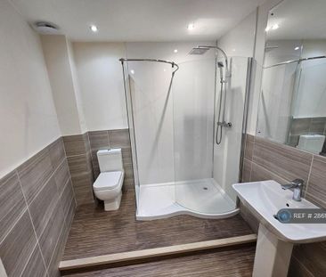 1 bedroom in a flat share to rent - Photo 6