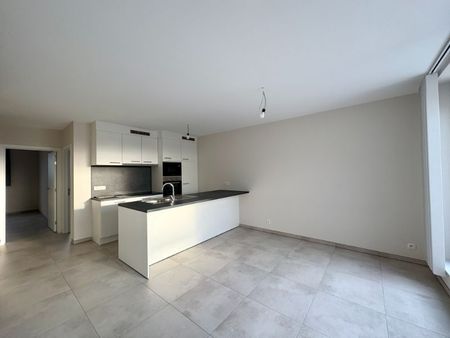 INSTAPKLAAR ENERGIEZUINIG TWEESLAAPKAMER APPARTEMENT, TWEE TERRASSEN EN OVERDEKTE CARPORT - Photo 4