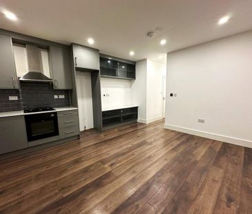 2 bedroom semi-detached house to rent - Photo 3