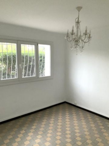 Appartement 3 pièces 65m2 MARSEILLE 9EME 846 euros - Photo 3