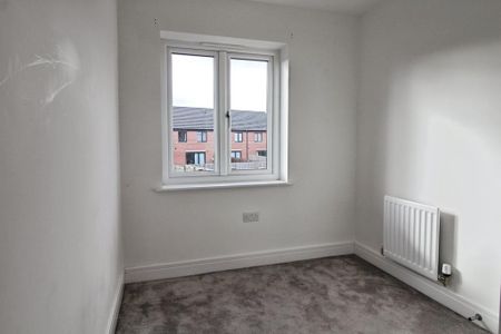 3 bedroom semi-detached house to rent - Photo 2