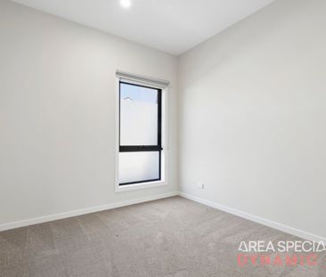 Modern Townhouse Living in a Prime Keysborough Location - Photo 5