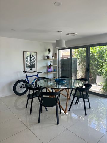 Broadbeach Waters - Photo 3