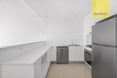 Sanctuary in the Sky: Renovated Top-Floor Apartment with Sweeping Views - Photo 4