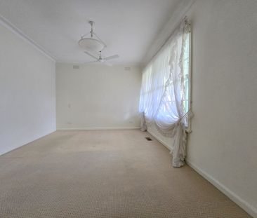 SPACIOUS FAMILY HOME IN GLEN WAVERLEY GWSC ZONE - Photo 5