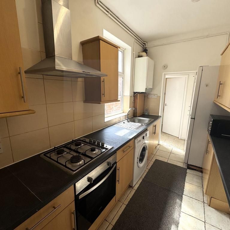 3 bedroom terraced house to rent - Photo 1