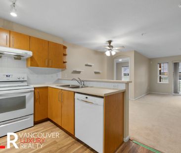 Condo in Burnaby, BC - Photo 3