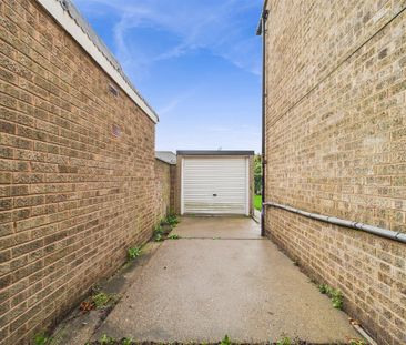 3 bedroom Semi-detached house to rent - Photo 1