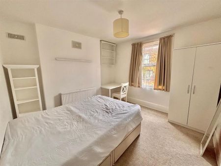 3 bedroom flat to rent - Photo 5