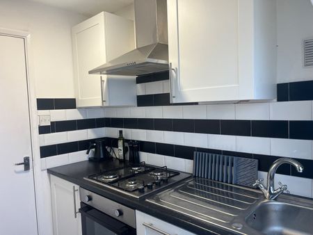 Studio Flat, Roman Road, E2 - Photo 4