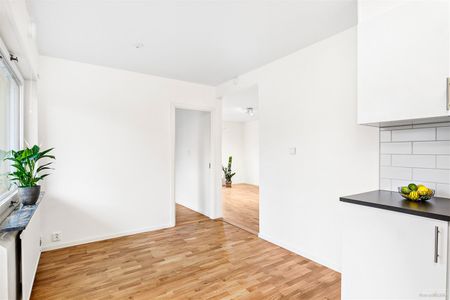 Drottninggatan 81 D - Photo 2